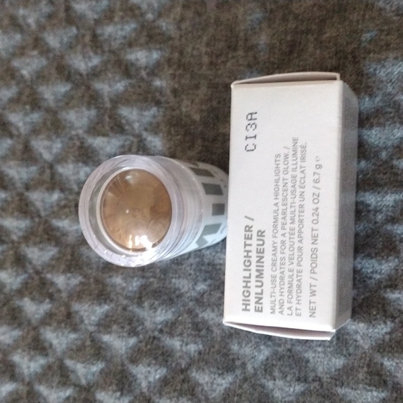 Milk Makeup Highlighter - Picture 4 of 4